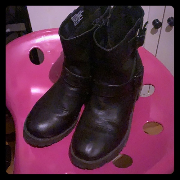 Madden boots - Picture 1 of 3